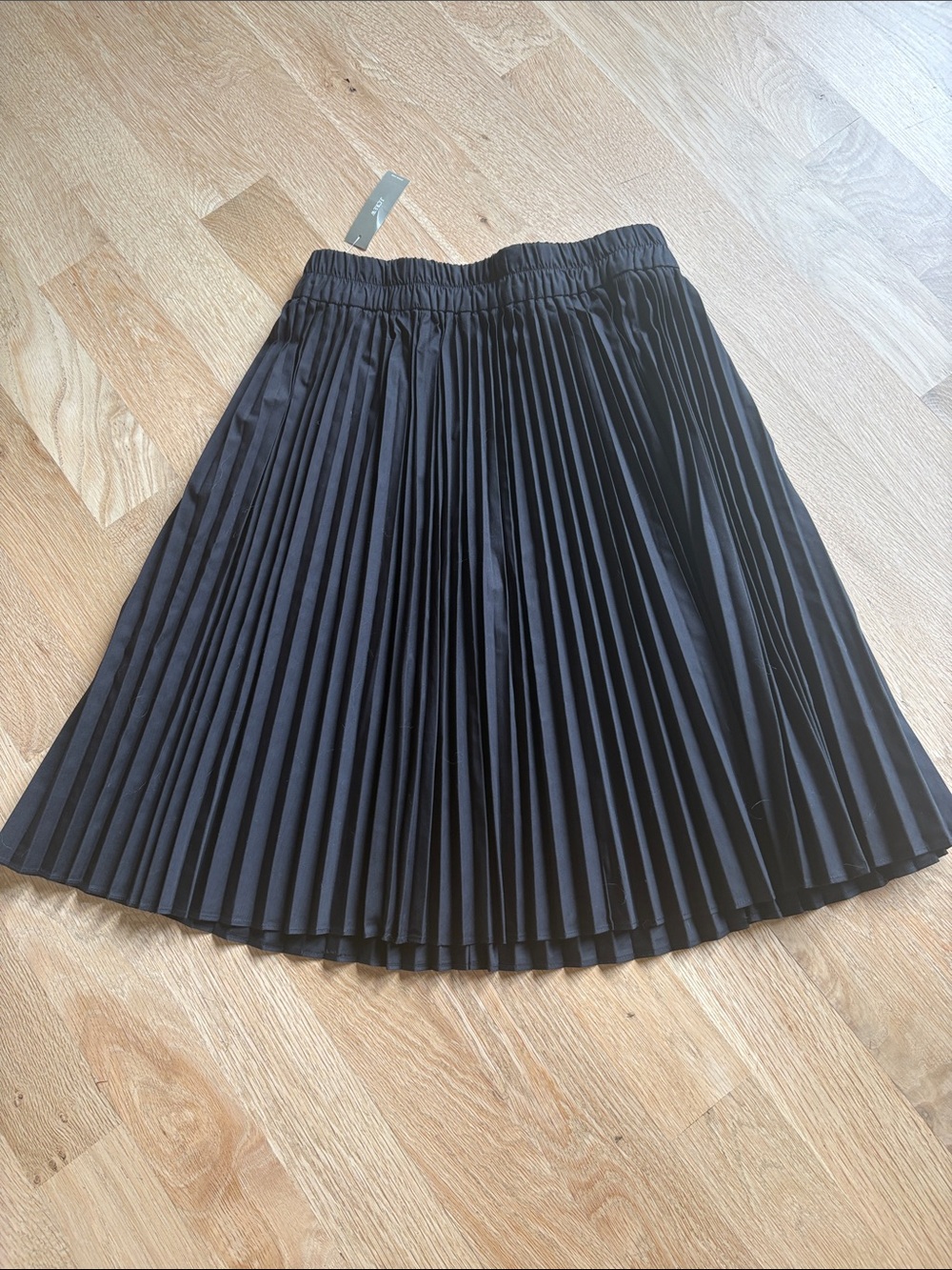 J crew new Pleated A-Line Skirt - Black small